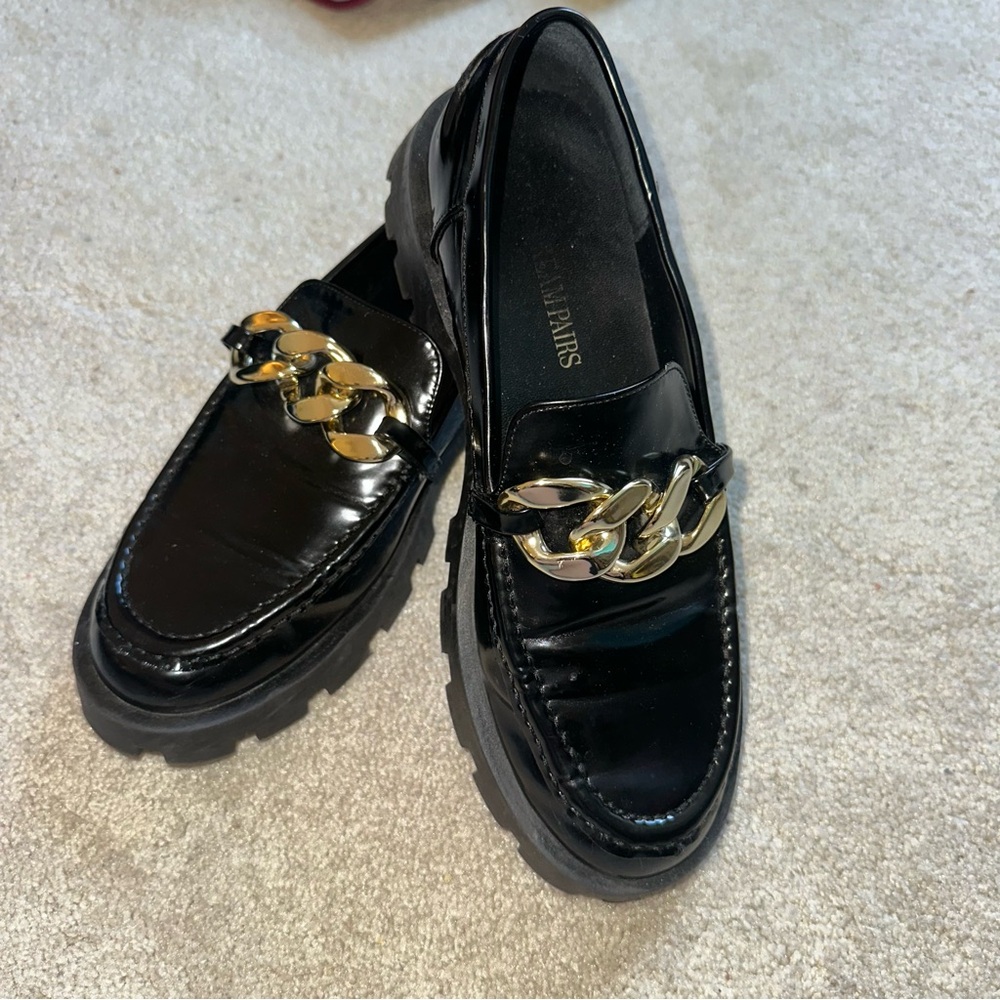 Stylish Black Loafers with Gold Chain